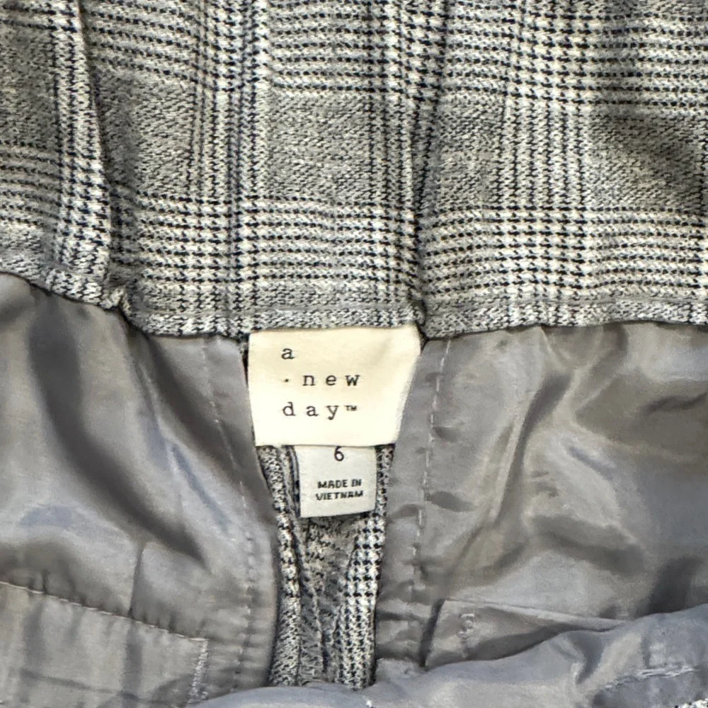 Women’s Pants Bundle - Picture 4 of 4